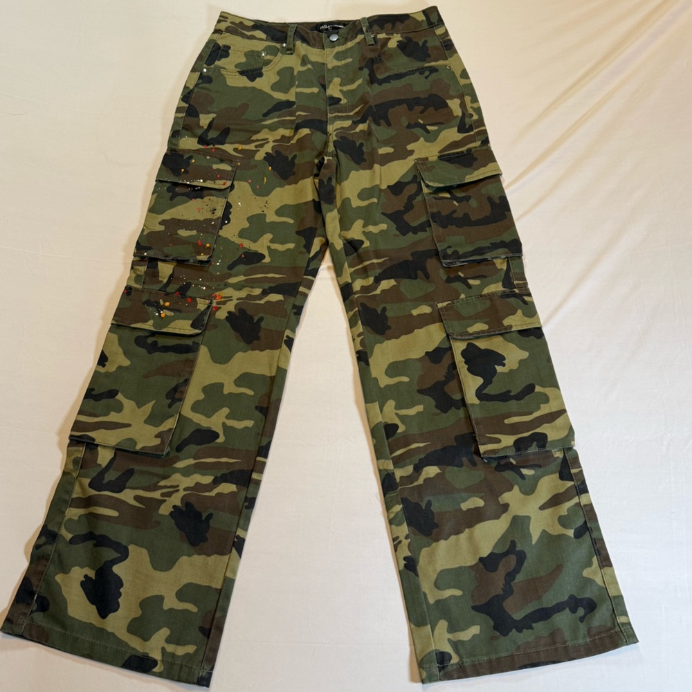 NWT Fashion Nova Camo Cargo Pants Size Large - Paint Splatter Utility Pants